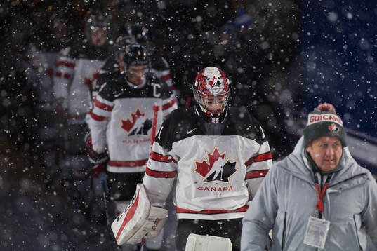 Kanadas målvakt Carter Hart gör entré