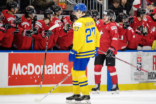 Schweiz Marco Miranda jublar med lagkamrater