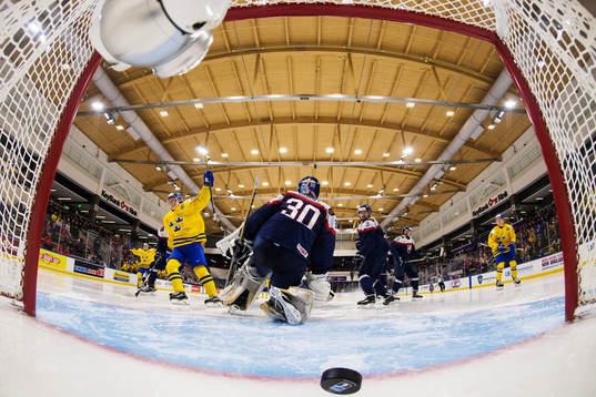 Bläddra bland fler bilder av Ishockey, JVM, kvartsfinal, Sverige - Slovakien