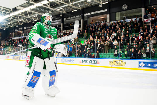 Rögles målvakt Ville Kolppanen jublar