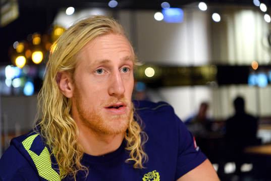Målvakt Mikael Appelgren blir intervjuad