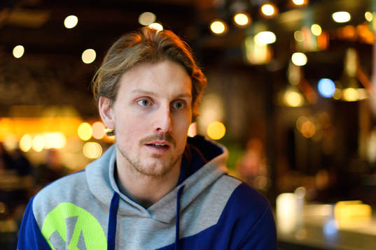 Jesper Nielsen blir intervjuad