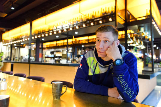 Linus Arnesson blir intervjuad