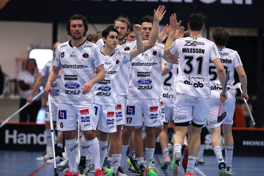 Pixbos spelare jublar