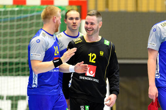 Sveriges målvakt Andreas Palicka jublar