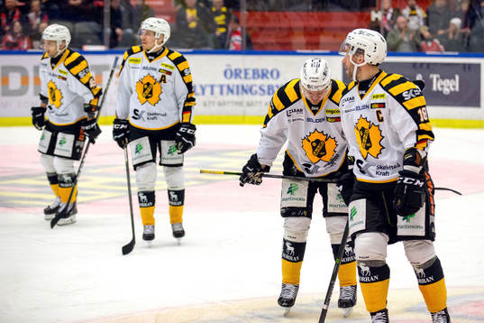 Skellefteås Emil Djuse grinar illa