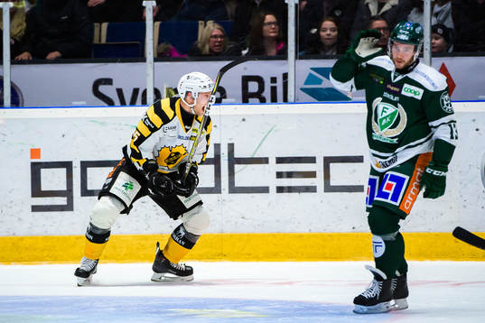 Skellefteås Oscar Möller jublar