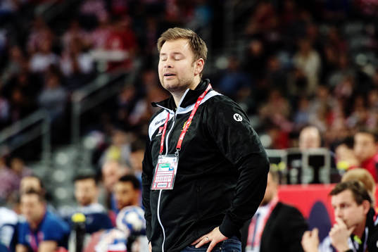 Sveriges förbundskapten Kristján Andrésson deppar