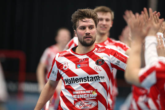 Pixbos Adam Persson jublar