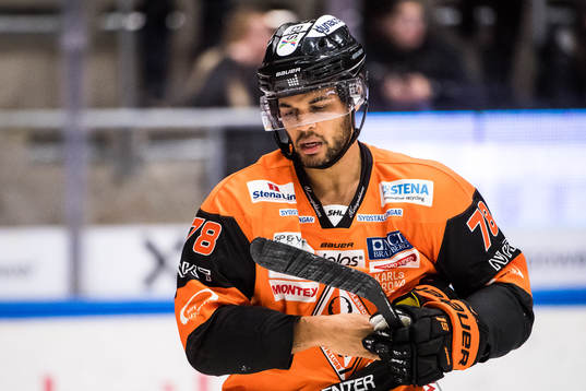 Karlskronas Akim Aliu  deppar