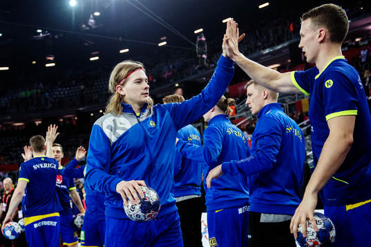 Andreas Cederholm gör high-five