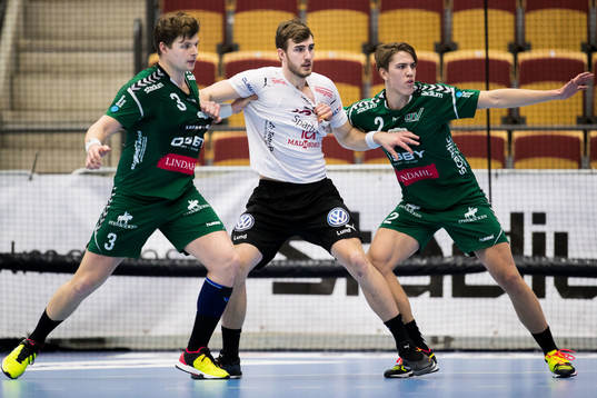 Helsingborgs Jonatan Wilthorn och Oskar Joelsson försvarar