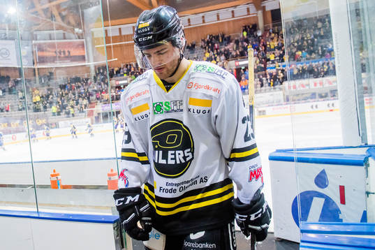 Anders Tangen Henriksen of Stavanger Oilers looks dejected