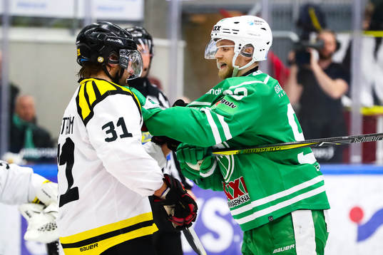 Brynäs Jonathan Granström i bråk med Rögles Ted Brithén