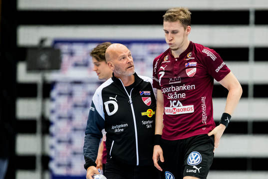 Lugis Niclas Paradis tar sig för höften