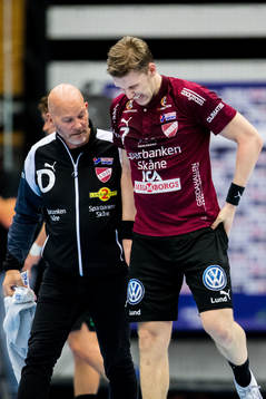 Lugis Niclas Paradis tar sig för höften