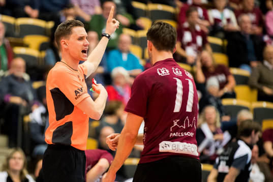 Lugis Anders Hallberg visas ut två minuter