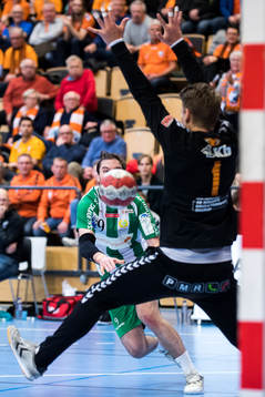 Hammarbys Hannes Nyström och Kristianstads målvakt Leo