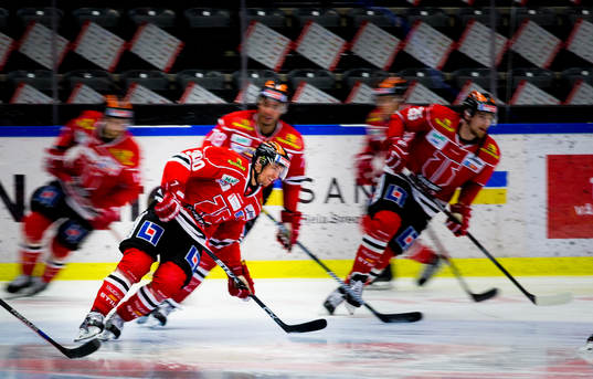 e match idag och har nummer 300 på tröjan