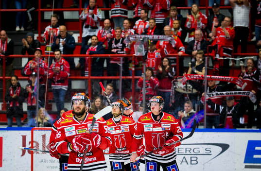 Örebros Johan Wiklander och Linus Arnesson deppar