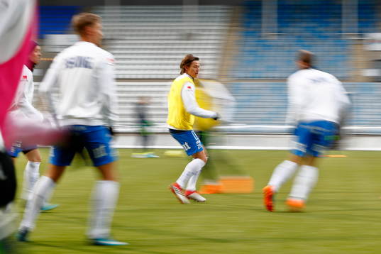 Norrköpings Simon Thern värmer upp