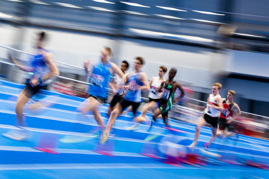 Löpare i herrarnas försök på 1500 meter