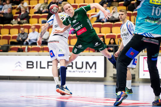 Helsingborgs Emil Lindqvist skjuter