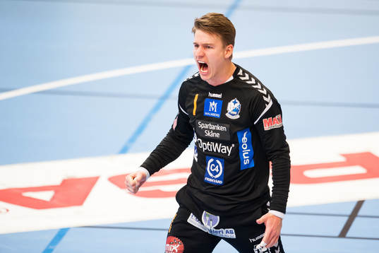 Kristianstads målvakt Leo Larsson jublar