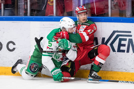 Rögles Alen Bibic och Moras Emil Bejmo  i ishockeymatchen