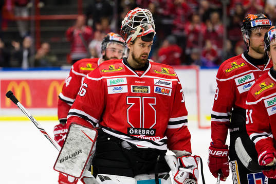 Örebros målvakt Axel Brage deppar