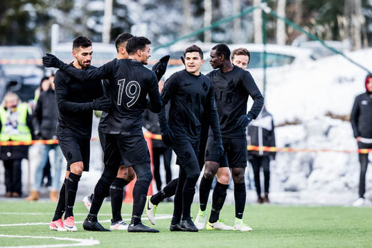 s Tarik Elyounoussihar gjort 0-1 och jublar med