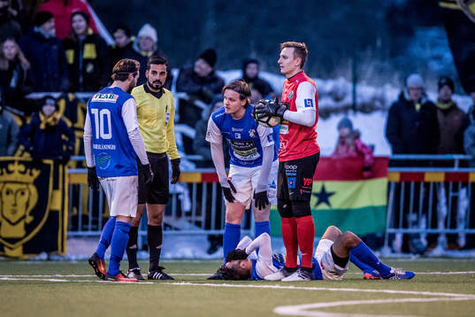 Oddevolds Mahmoud Abed-Al-Mouti ligger skadad på planen