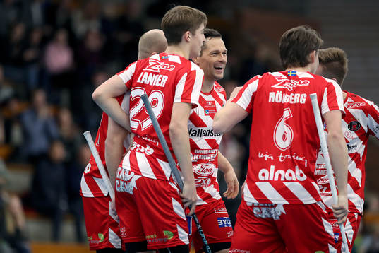 Pixbos spelare jublar