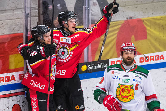 Luleås Emil Larsson och Einar Emanuelsson jublar