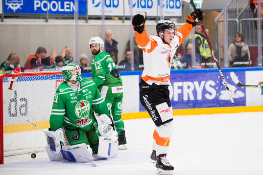 Karlskronas Emil Lundberg jublar