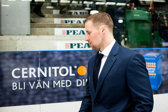 Rögles tränare Cam Abbott deppar