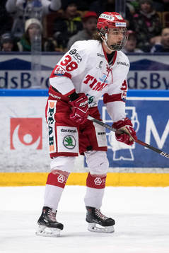 Timrås Jacob Olofsson i ishockeymatchen i