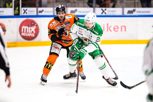 Karlskronas Cory Murphy och Rögles Lucas Elvenes