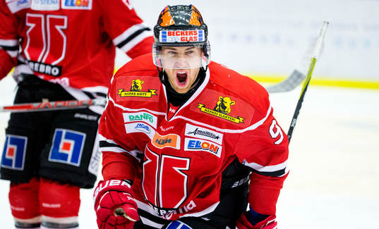 Örebros Tylor Spink gör 3-0 och jublar