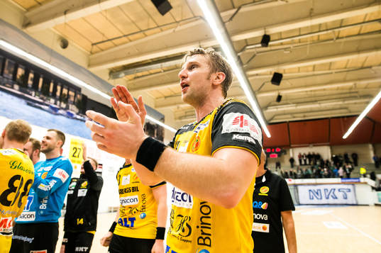 Karlskronas Nicklas Grundsten  jublar  handbollsmatchen i