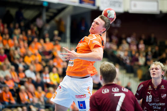 Kristianstads Philip Henningsson skjuter
