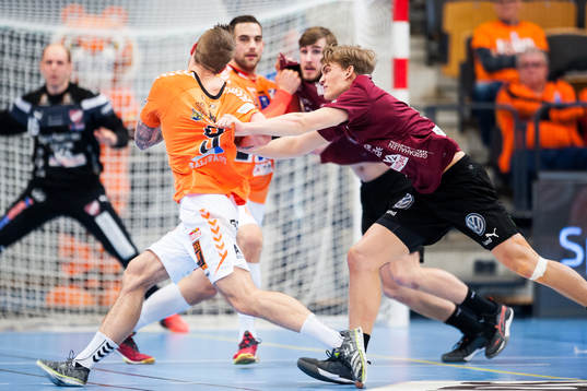 Kristianstads Tore Stig Moen Nilsen jagas av Lugis Niclas