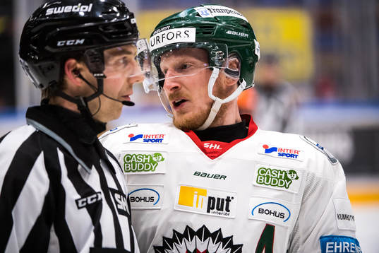 Frölundas Simon Hjalmarsson  reagerar