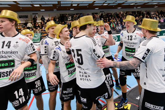 IFK Ystads spelare jublar