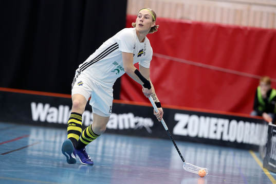 s Linus Hellqvist skjuter