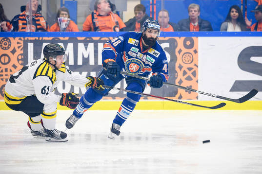 Brynäs Juuso Ikonen och Växjös Daniel Rahimi