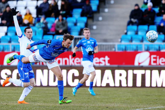 Fredrik Aursnes of Molde scores the 0-1 goal