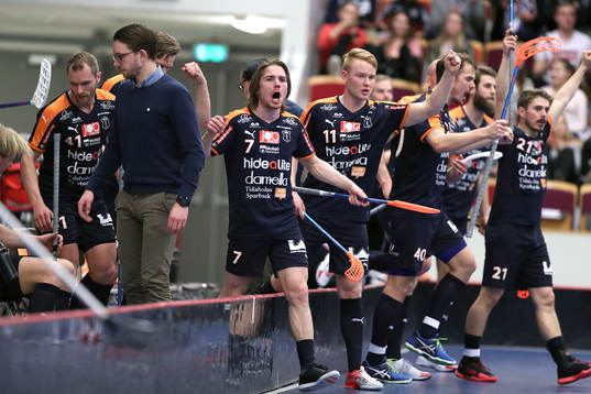 Mullsjös Kim Ganevik och Erik Olofsson jublar
