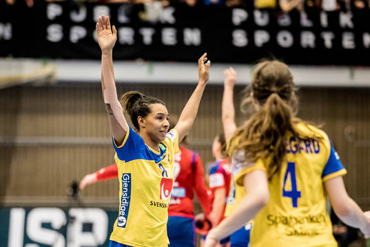Sveriges Jamina Roberts jublar