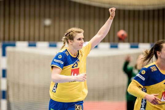 Sveriges Jenny Alm jublar